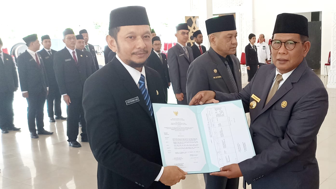 Dilantik Menjabat Sekretaris DPRD Kayong Utara, Damiri Siap Bekerja Optimal