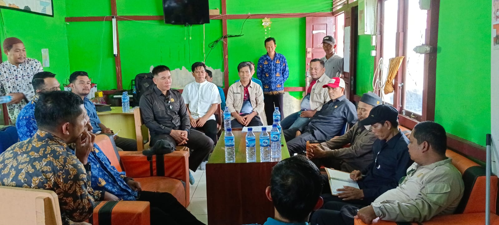 KOMISI I DPRD KABUPATEN KAYONG UTARA LAKUKAN MONITORING KE KECAMATAN PULAU MAYA KABUPATEN KAYONG UTARA : PENDIDIKAN DAN INFRASTRUKTUR PUBLIK JADI PERHATIAN