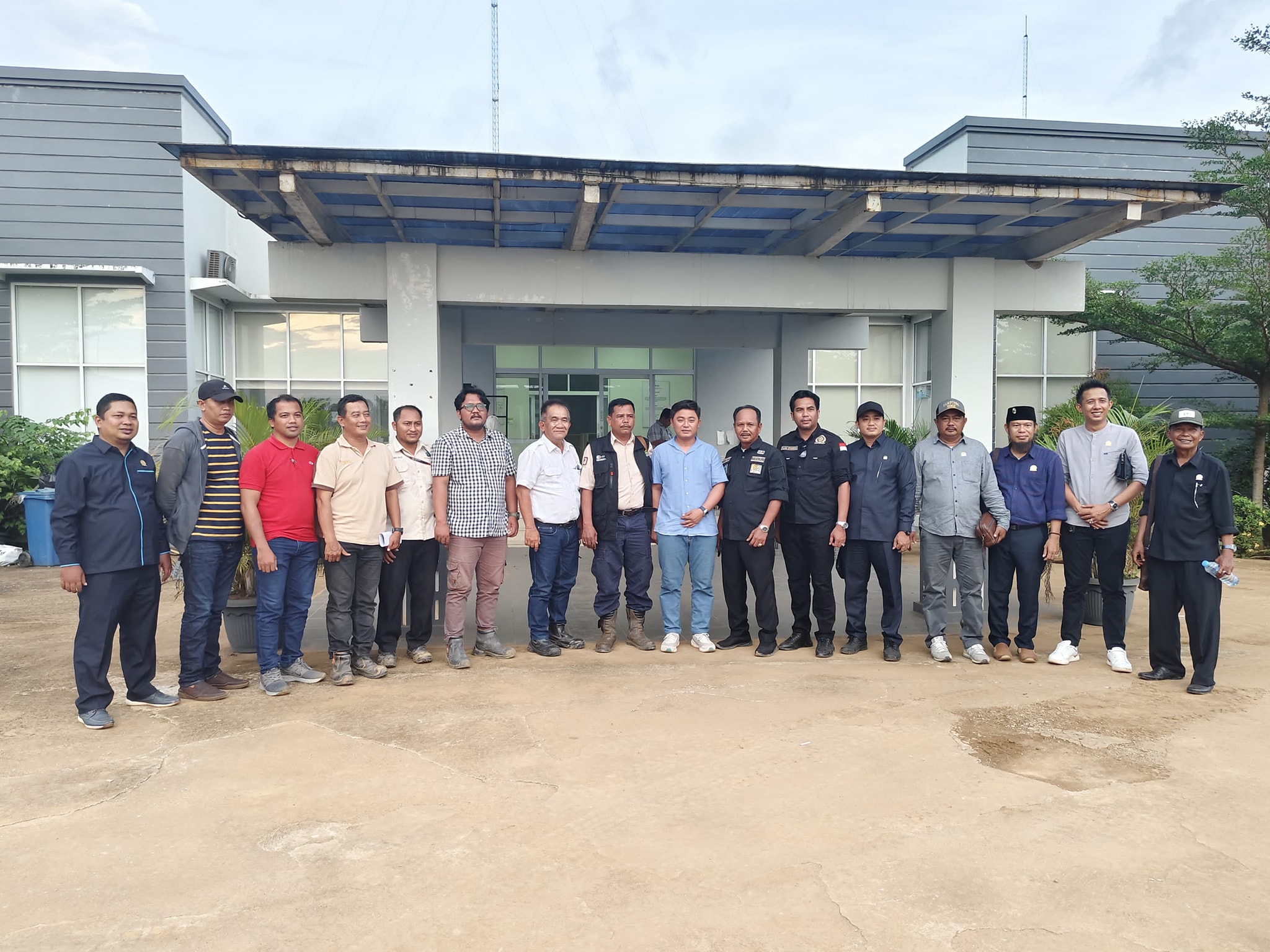 PANSUS LKPJ BUPATI KAYONG UTARA LAKUKAN KUNJUNGAN LAPANGAN