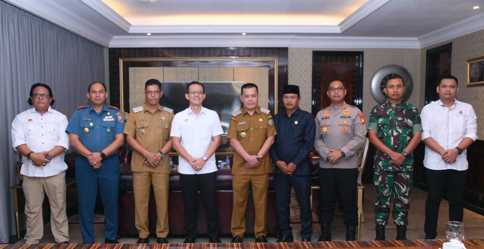 WAKIL KETUA I DPRD KABUPATEN KAYONG UTARA, ABDUL ZAMAD, MENGHADIRI KEGIATAN RAMAH TAMAH DAN RAPAT KERJA FORKOPIMDA