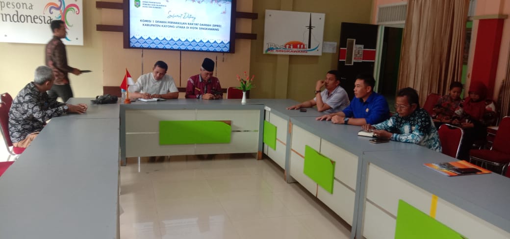 KOMISI I & III DPRD KABUPATEN KAYONG UTARA KUNJUNGI DISPARPORA SINGKAWANG UNTUK KONSULTASI PENGEMBANGAN PARIWISATA DAN OLAHRAGA