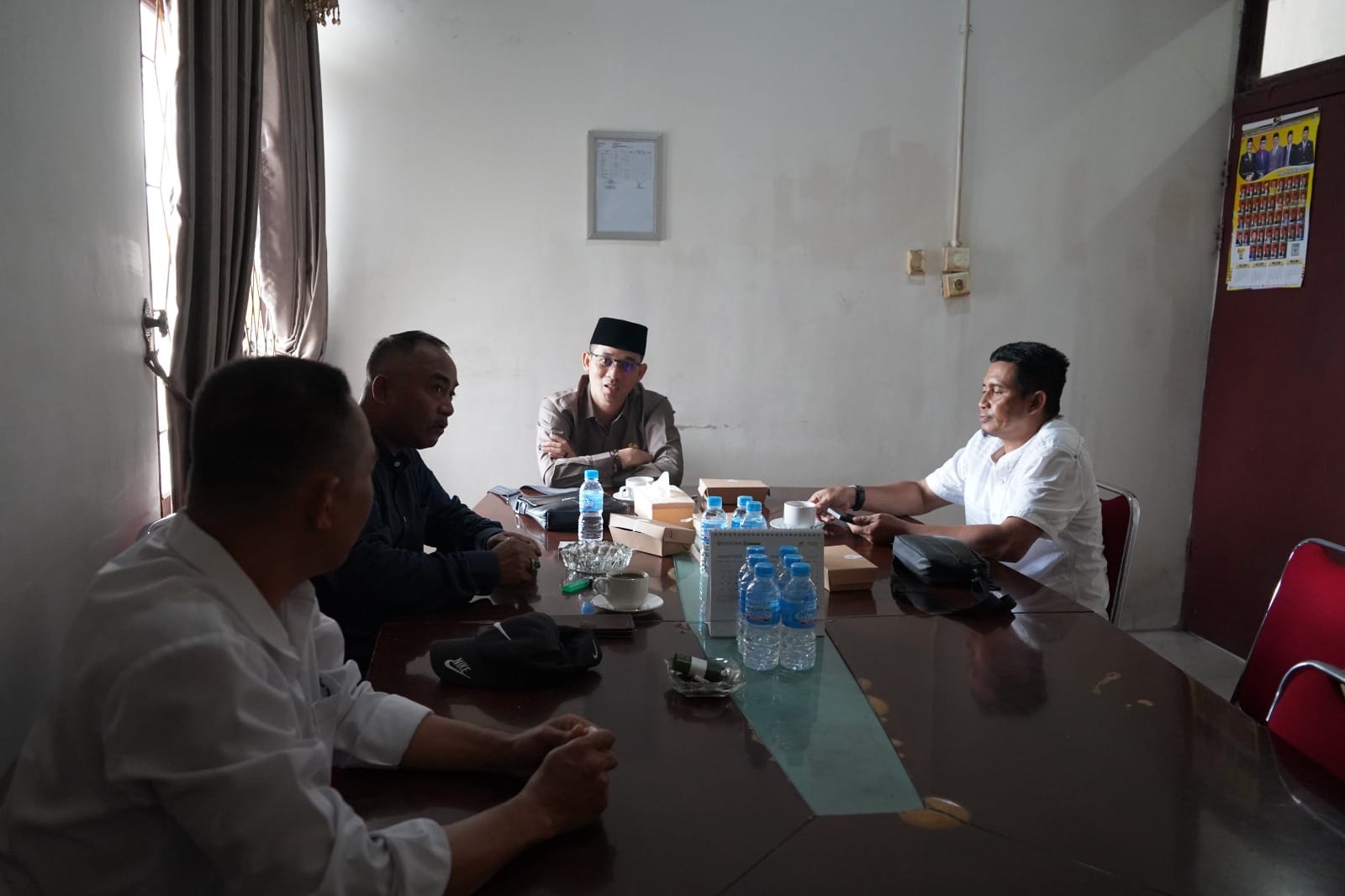KOMISI II DPRD KABUPATEN KAYONG UTARA GELAR RAPAT INTERNAL