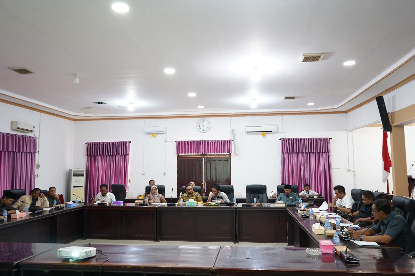 BANGGAR DPRD KABUPATEN KAYONG UTARA GELAR RAPAT INTERNAL