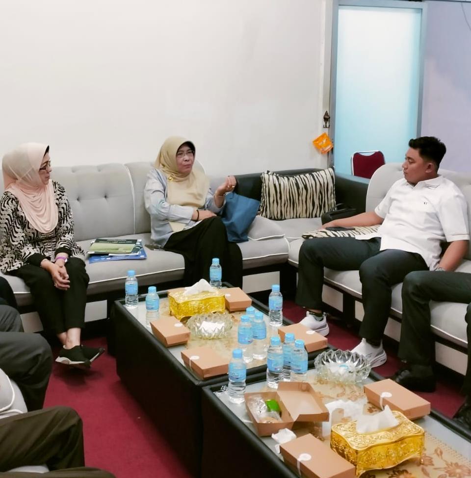 KETUA DPRD KABUPATEN KAYONG UTARA TERIMA AUDENSI UNIVERSITAS OSO PONTIANAK, PERKUAT KERJA SAMA PENDIDIKAN