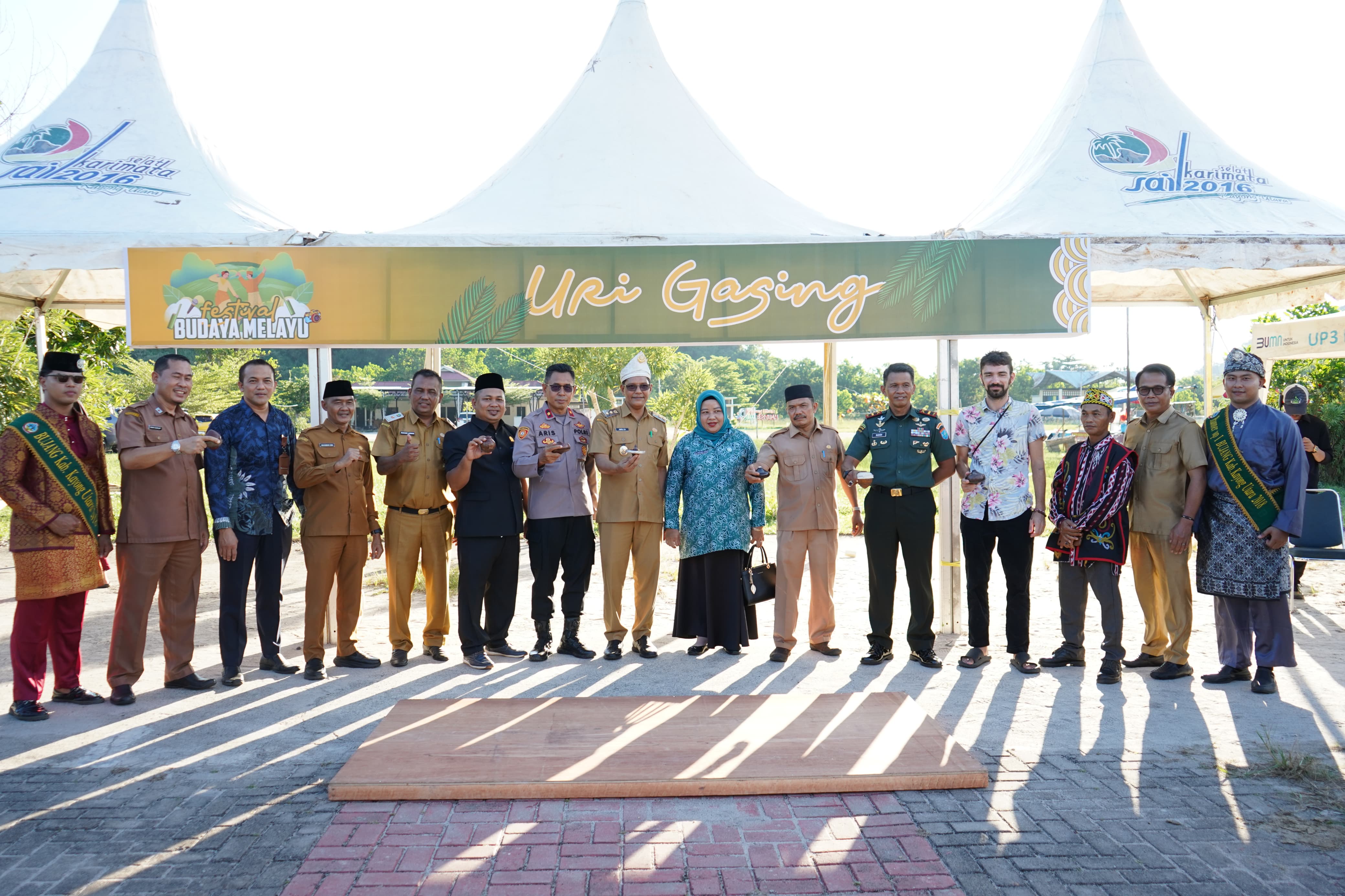 KETUA KOMISI I DPRD KABUPATEN KAYONG UTARA HADIRI FESTIVAL BUDAYA MELAYU KAYONG UTARA TAHUN 2025