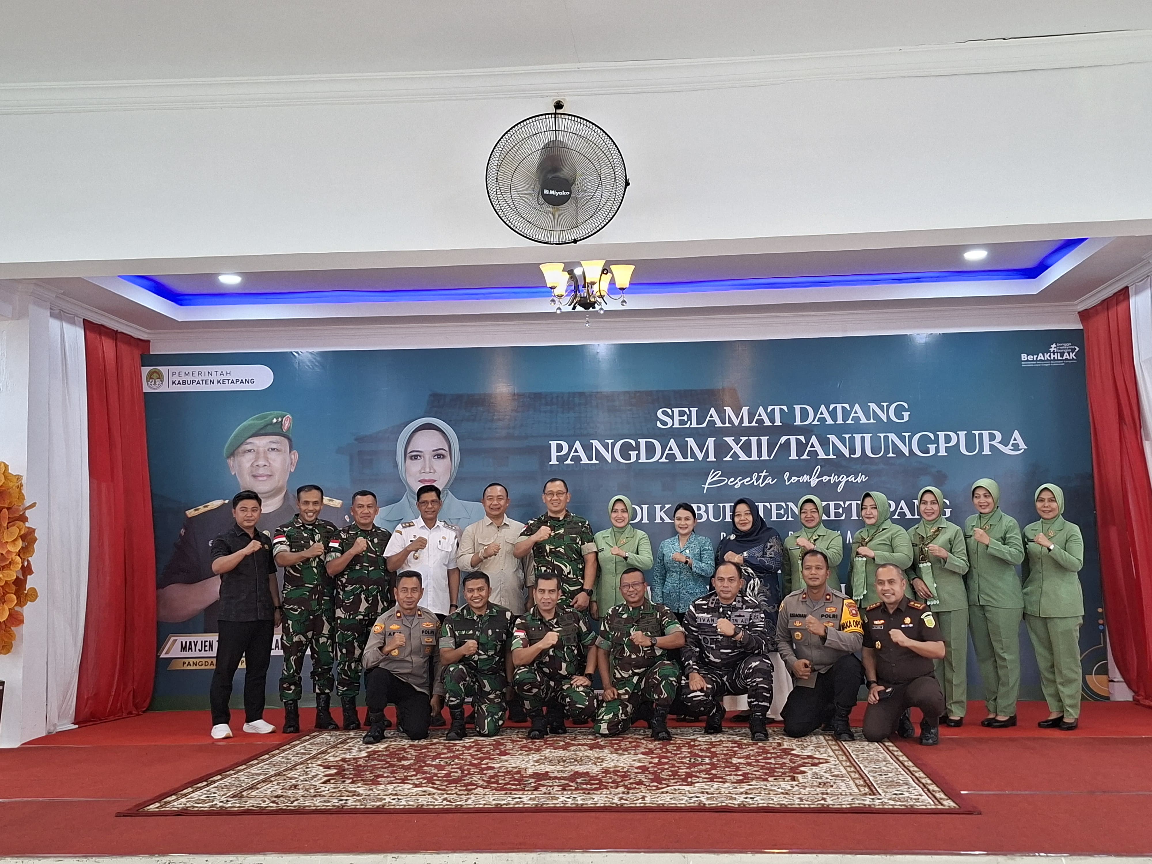 KETUA DPRD KABUPATEN KAYONG UTARA MENGIKUTI PENYAMBUTAN PANGDAM XII/TANJUNGPURA