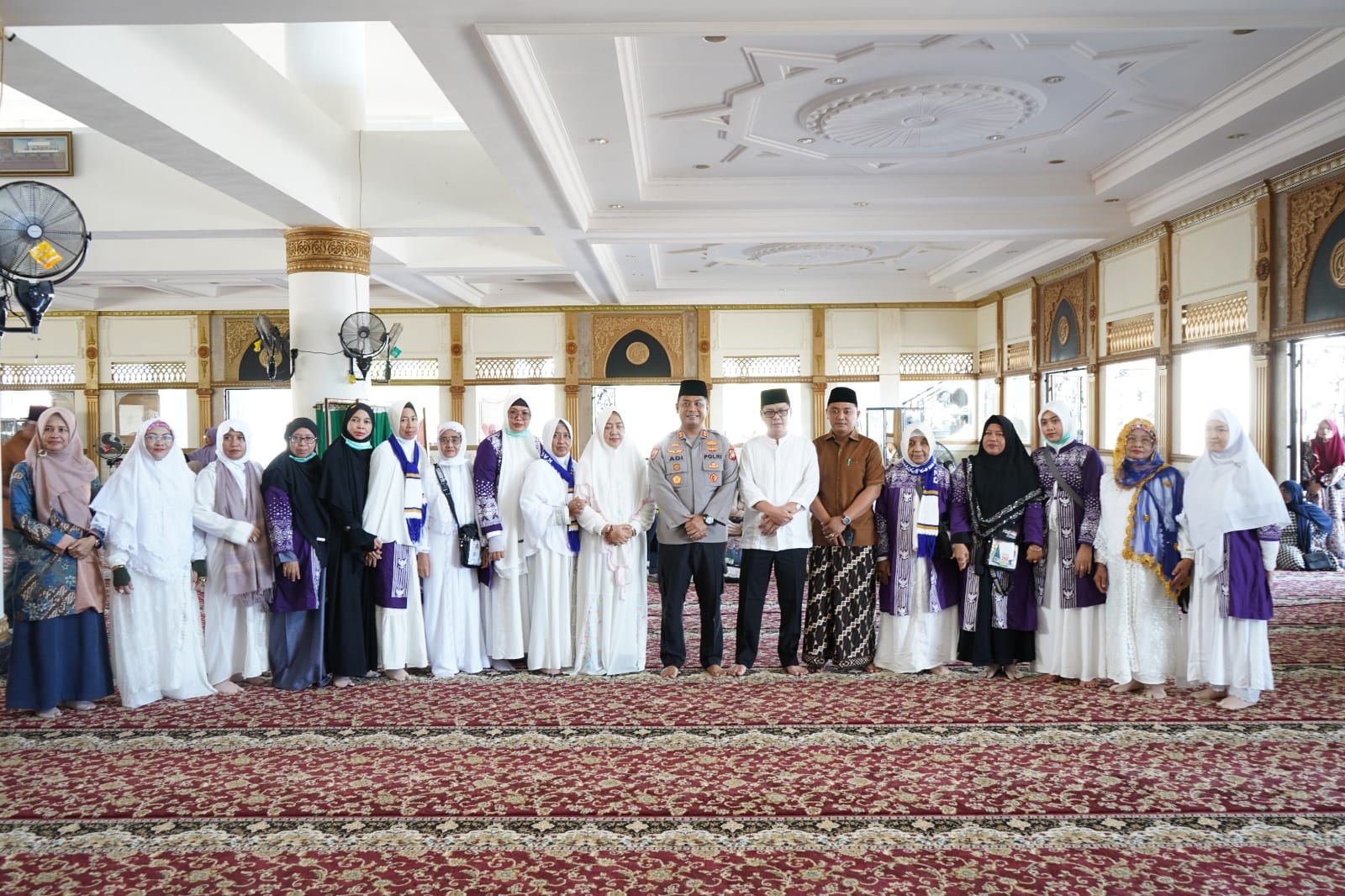 PEMKAB KAYONG UTARA SAMBUT KEPULANGAN JAMAAH HAJI ASAL KABUPATEN KAYONG UTARA