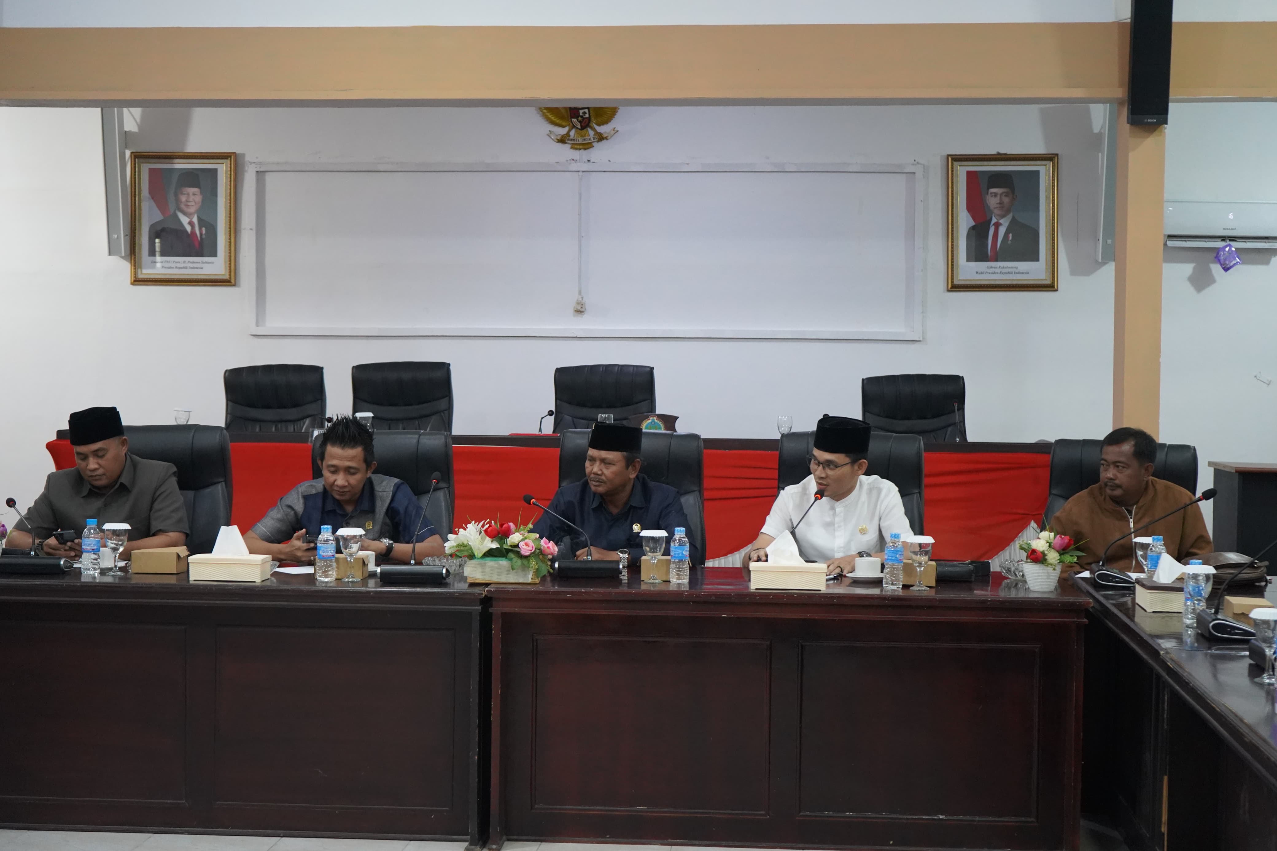 BANGGAR DPRD KABUPATEN KAYONG UTARA GELAR RAPAT FINALISASI RAPERDA PERTANGGUNGJAWABAN PELAKSANAAN APBD TA. 2024